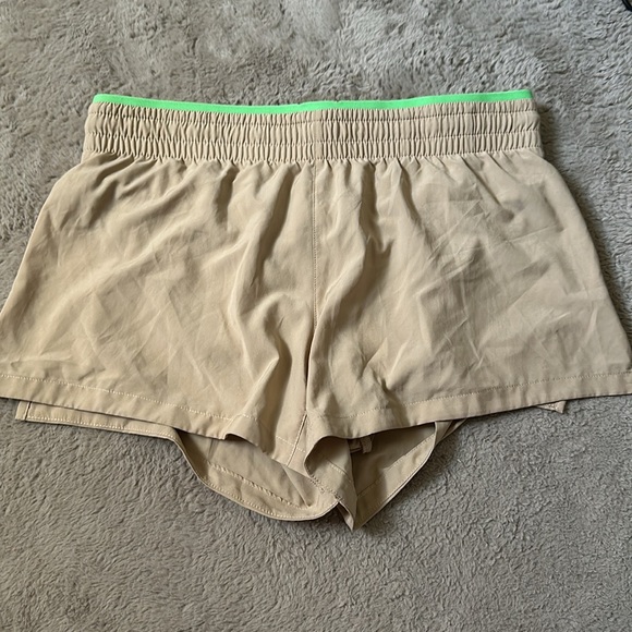 Fabletics Hali Run Short 3.5” - Picture 1 of 5